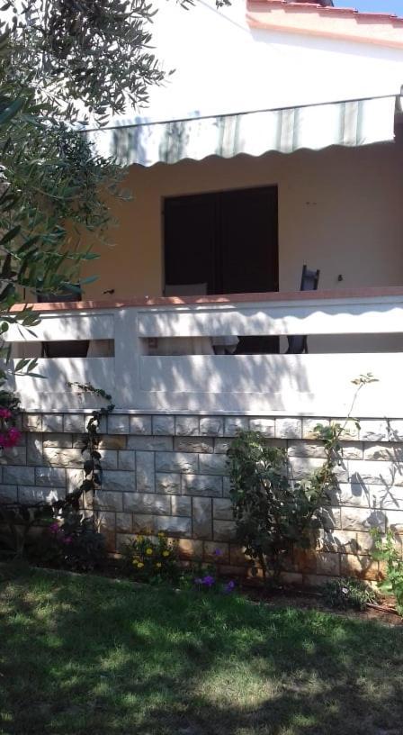 Studio Apartment Marcelina Preko Exterior photo